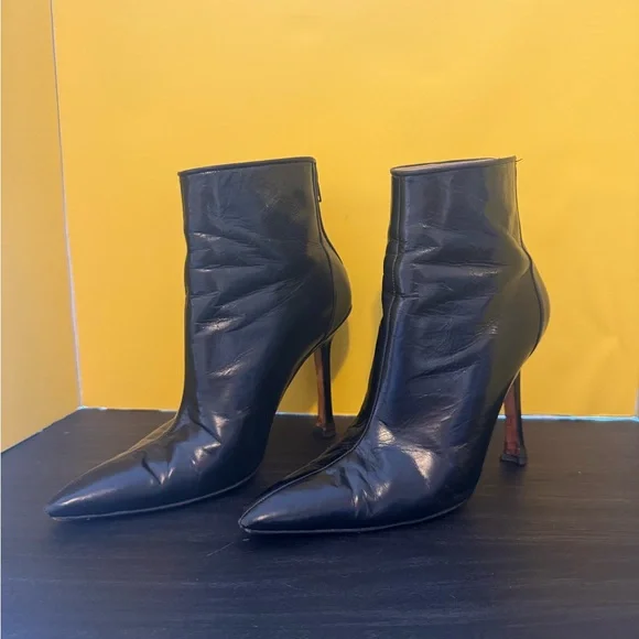 Manolo Blahnik Black Leather Ankle Boots 8/38 - Picture 1 of 6